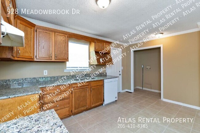 Building Photo - 928 Meadowbrook Dr
