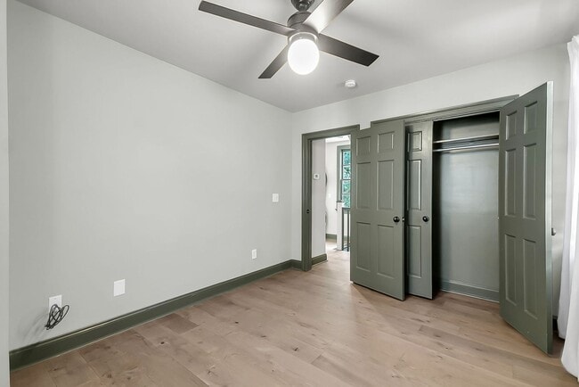 Building Photo - 3 Bedroom 2.5 Bath House in the hip Elliot...