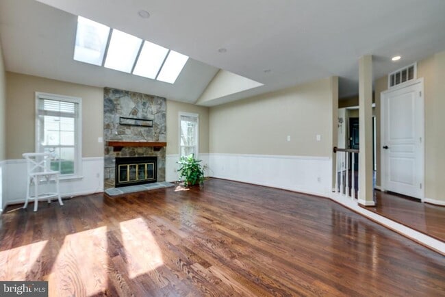 Primary Photo - 12010 Sugarland Valley Dr