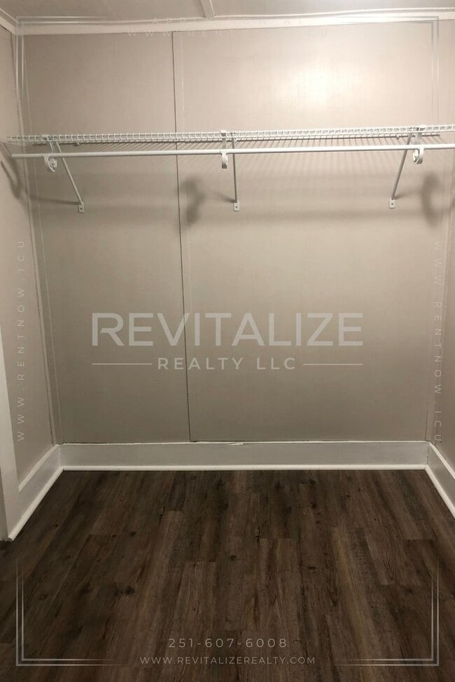 Building Photo - 4 Bed/3 Bath Home in Chickasaw East Village