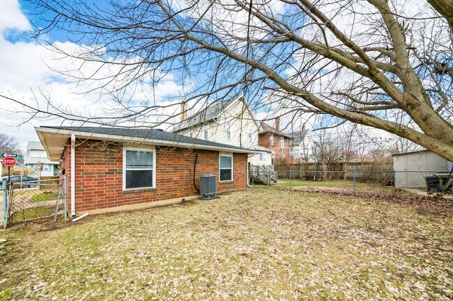 Building Photo - 313 E Moler St