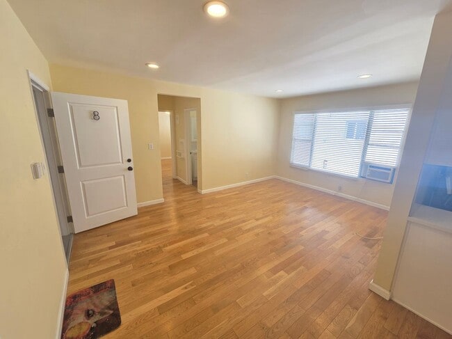 Building Photo - 5950 Carlton Way