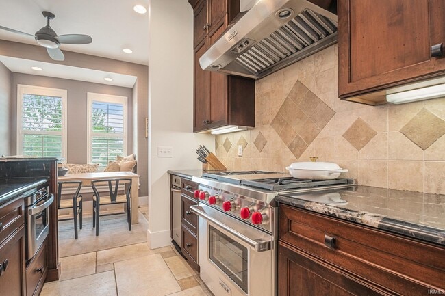 Building Photo - 112 S Niles Ave