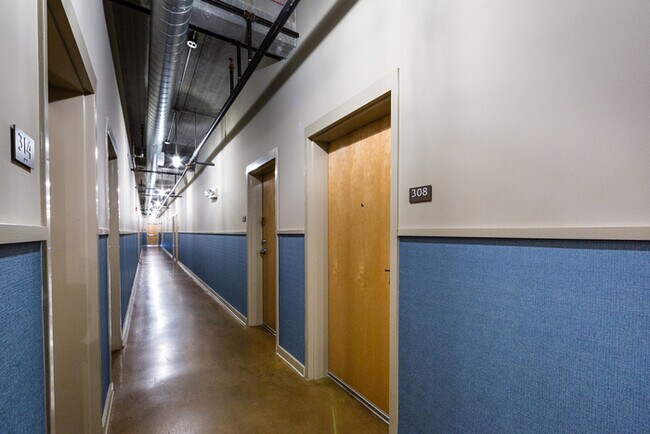 Building Photo - Amazing Industrial Studio at 626 N Graham!