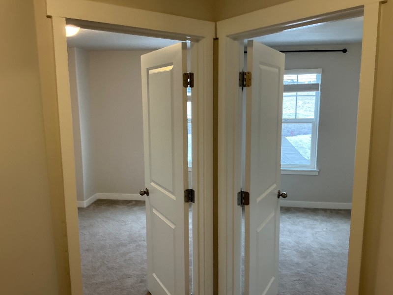 Building Photo - 816 N Hilltop Dr