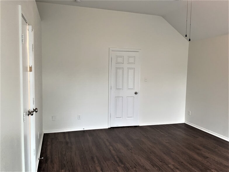 Building Photo - 1212 Gardenia Ln