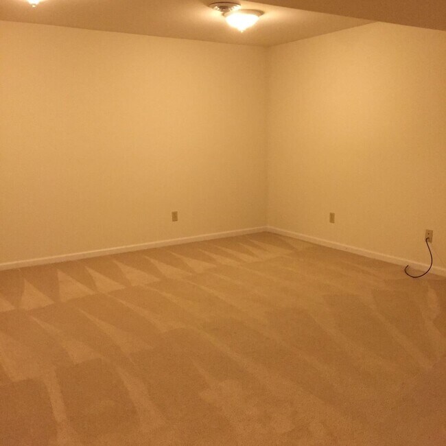 Building Photo - 2320 Willows Ct