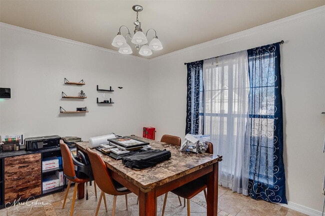 Building Photo - 615 Alex Way