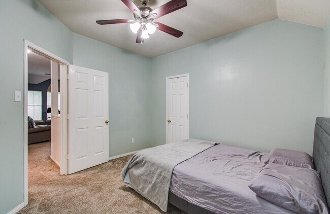 Building Photo - 3203 Blaesser Dr