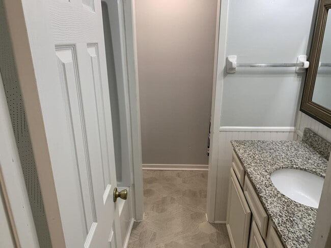 Building Photo - 2774 Bay St