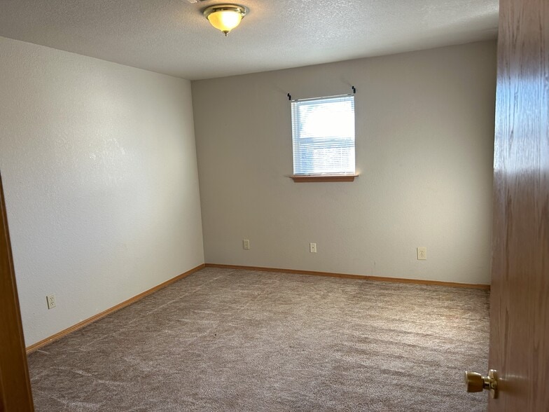 Second Bedroom - 1042 Baxter St