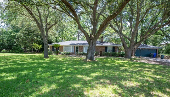 Building Photo - 734 James Dr