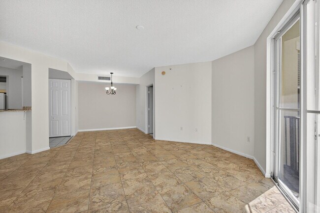 Building Photo - 720 S Sapodilla Ave