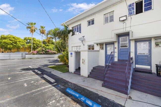 Building Photo - 8320 Crespi Blvd