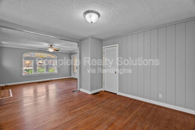 Building Photo - 8028 Wynwood Dr