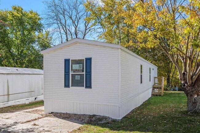 Building Photo - 1751 N Grand Ave W