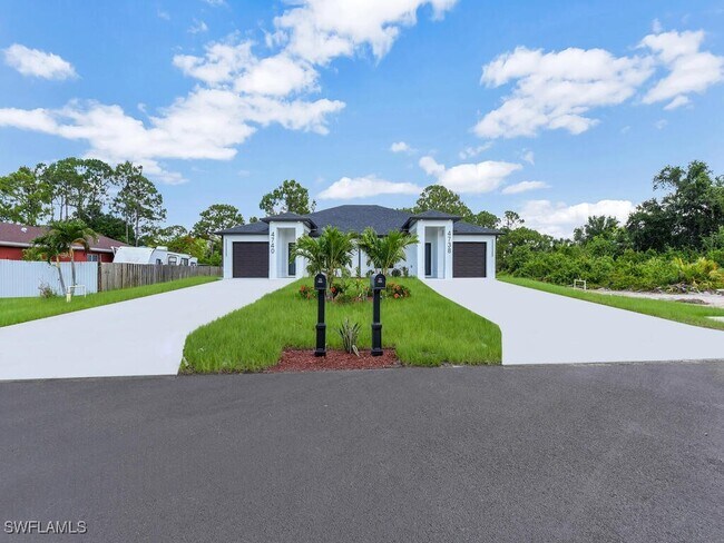 Building Photo - 4738-4740 Douglas Ln