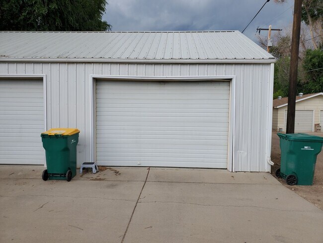 Building Photo - Cute, Quiet and Renovated One Bedroom Finished Basement in Eaton