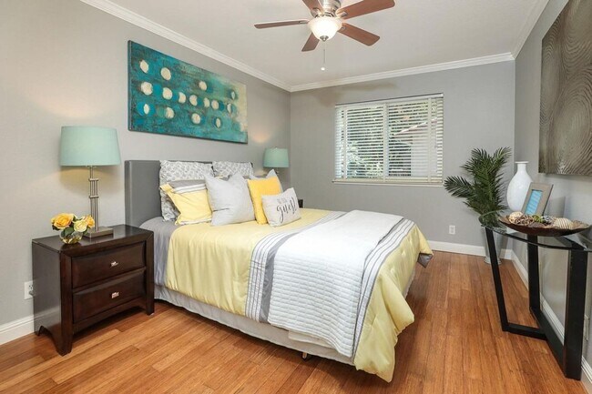Building Photo - Large Condo with A/C, Balcony, 1 Car Garag...