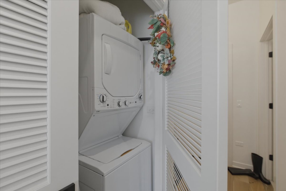 Building Photo - 4513 N Clark St