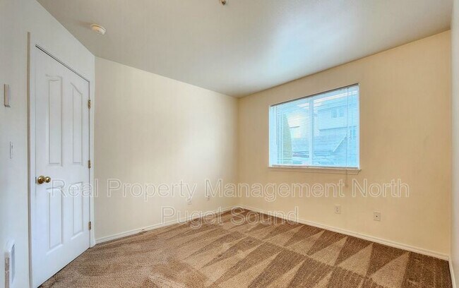 Building Photo - 9727 18th Ave W