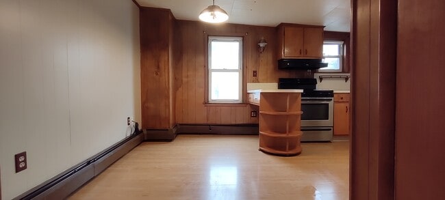 Building Photo - 549 N Front St