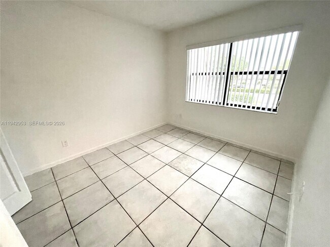 Building Photo - 10992 Royal Palm Blvd