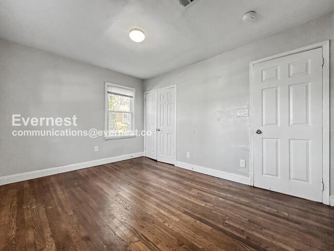 Building Photo - 3 Bed, 2 Bath Home with Carport / Pet-Friendly / Coming Soon!