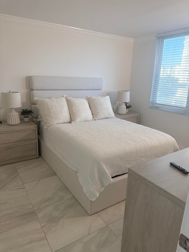 Building Photo - 3215 S Ocean Blvd