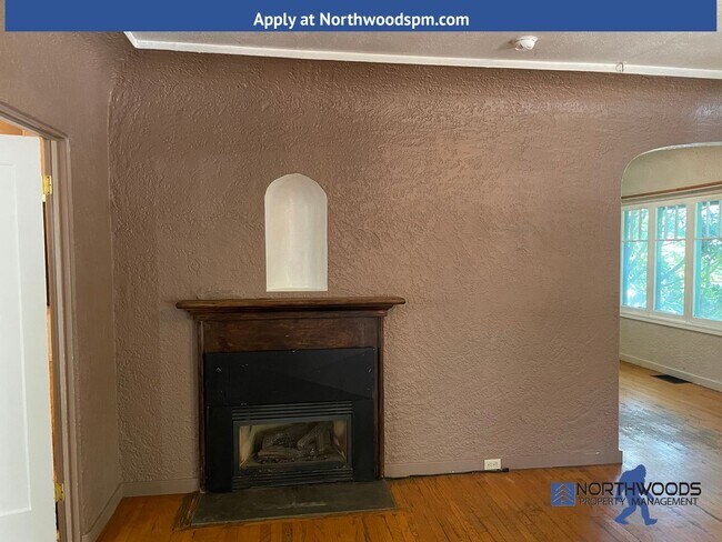Building Photo - Great 2 Bedroom 1 Bath Cottage Style Home ...