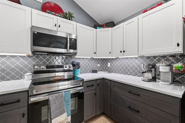 Building Photo - 18530 Trail Bend Ln