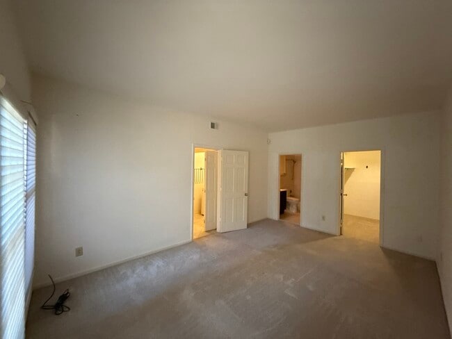 Building Photo - King John Condos