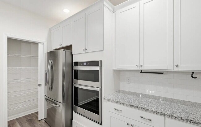 Building Photo - 99 Small Pine Ln