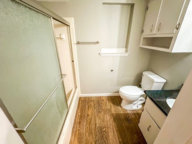 Building Photo - 4 Bedroom, 2 Bathroom Home in Woodway, TX!