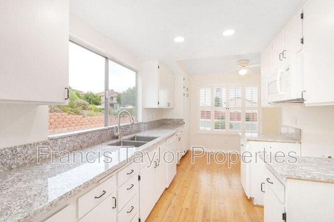 Building Photo - 1360 Gary Ln