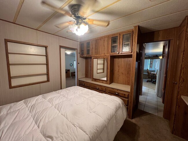 Building Photo - SHORT TERM FOOTHILLS RETREAT!