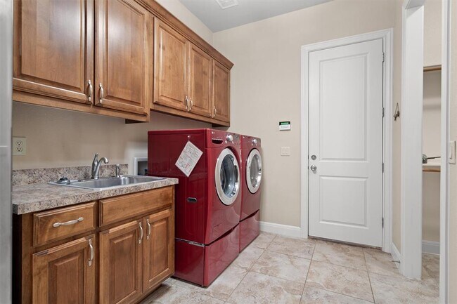 Building Photo - 17109 Northlake Hills Dr
