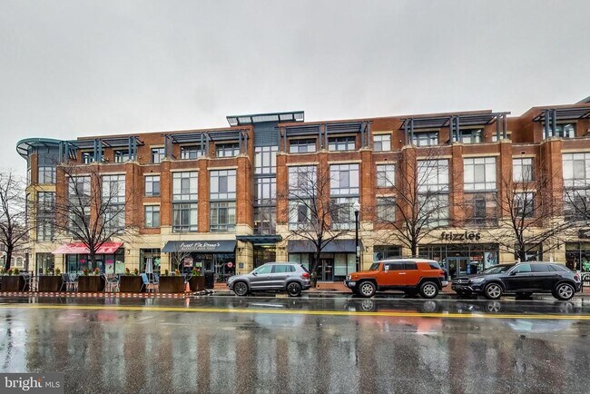 Building Photo - 520 John Carlyle St