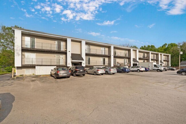 Building Photo - 865 S Douglas Ave