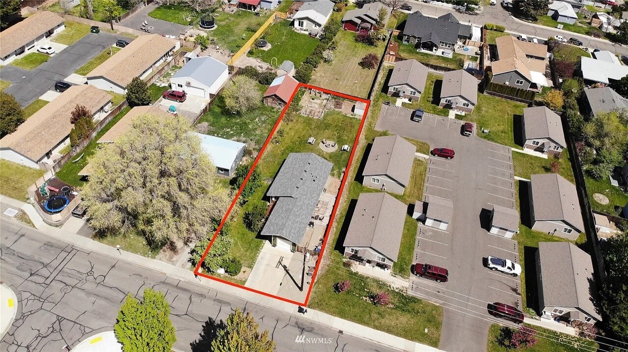 Building Photo - 1304 N Cora St