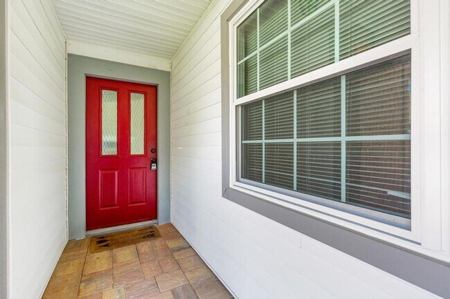Building Photo - Charming Waterfront Home in Southside
