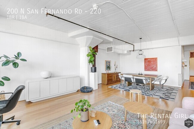 Building Photo - Stylish Lincoln Heights Loft | Private Bal...