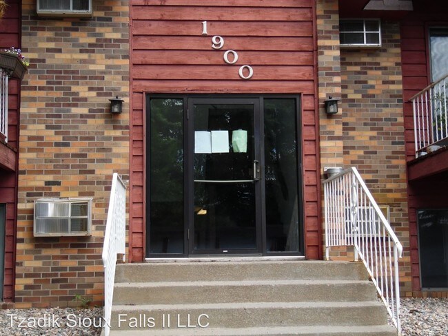 Building Photo - 2 br, 1 bath Apartment - 1900 W 6th St.