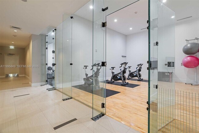 Building Photo - 801 Brickell Key Blvd