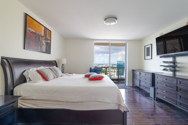 Building Photo - 90 SW 3rd St