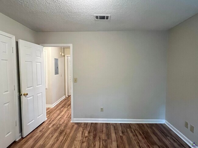 Building Photo - 536 Loblolly Ln