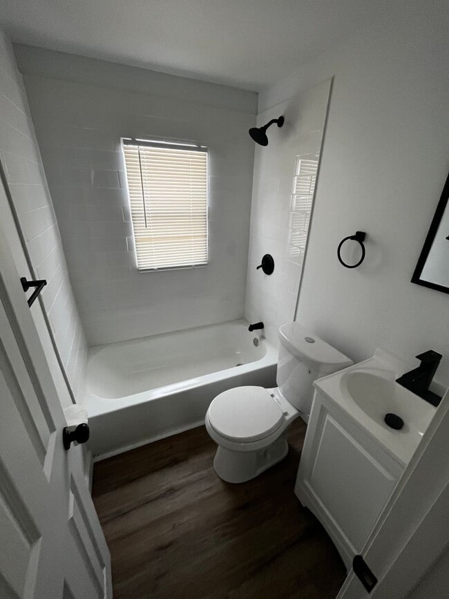 Building Photo - Welcome to this newly renovated house in the heart of Kansas City!