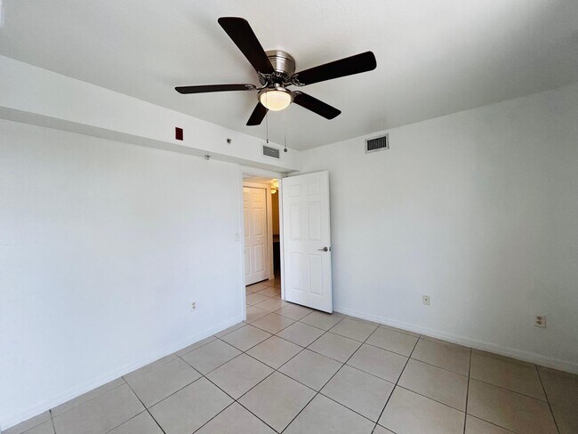 Building Photo - 6752 Heritage Grande