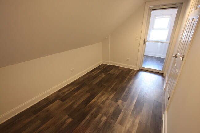 Building Photo - 1721 N Artesian Ave
