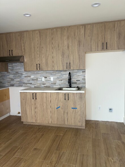 Building Photo - 825 W Colden Ave